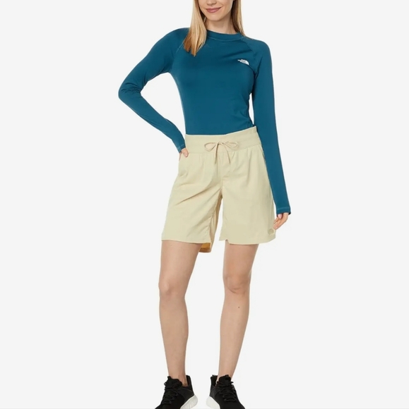 THE NORTH FACE Women's Aphrodite Motion Bermuda Short - Picture 7 of 12